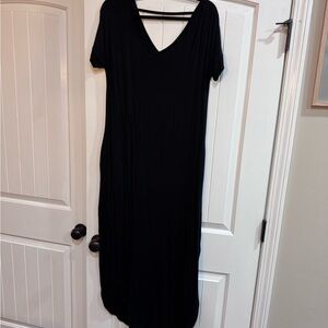 Everyday V-Neck Short Sleeve Black Maxi Dress